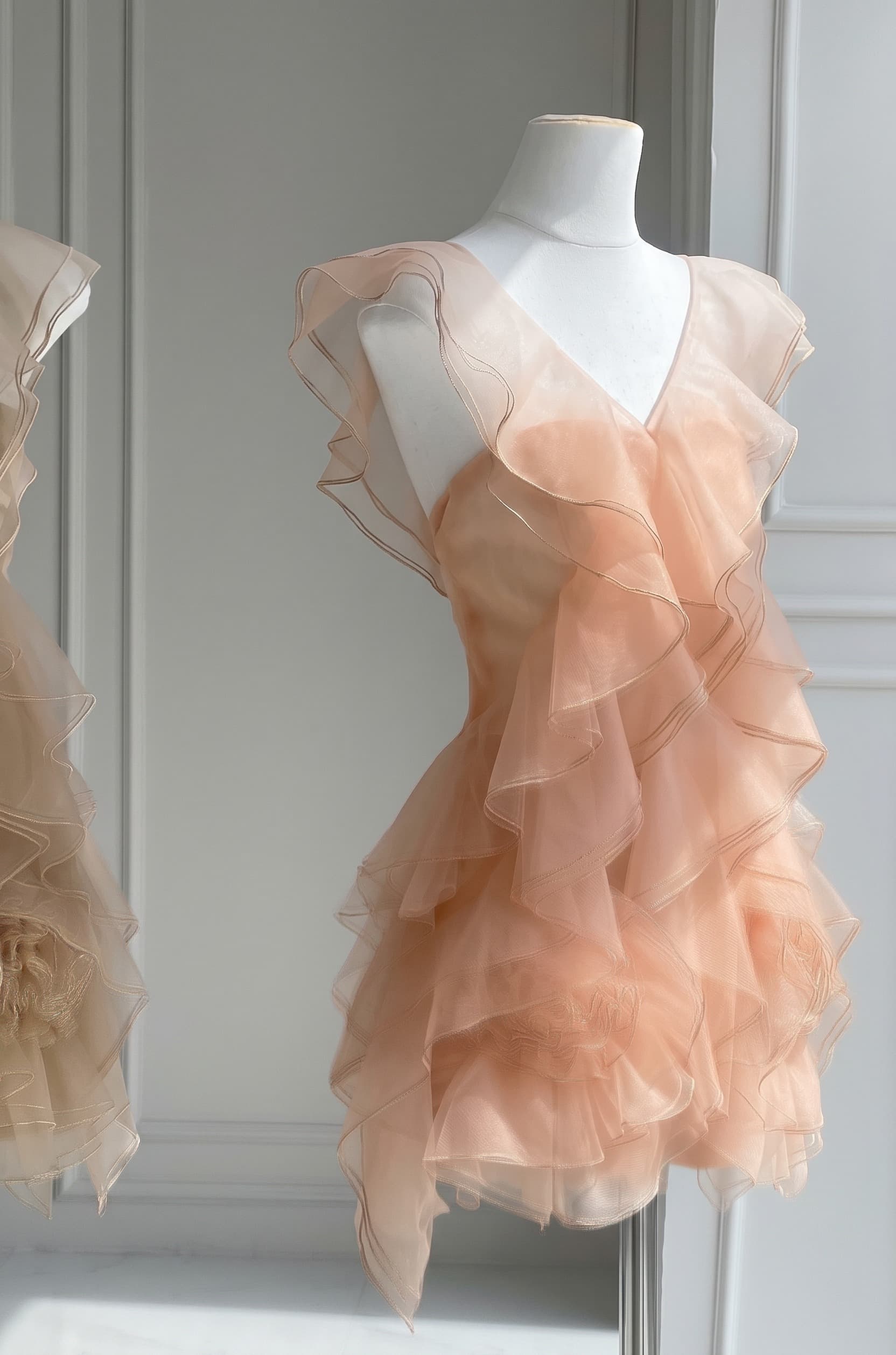 Đầm Tơ Kem Tầng Đính Hoa Kiêu Kỳ - Aurora Dress — chi tiết