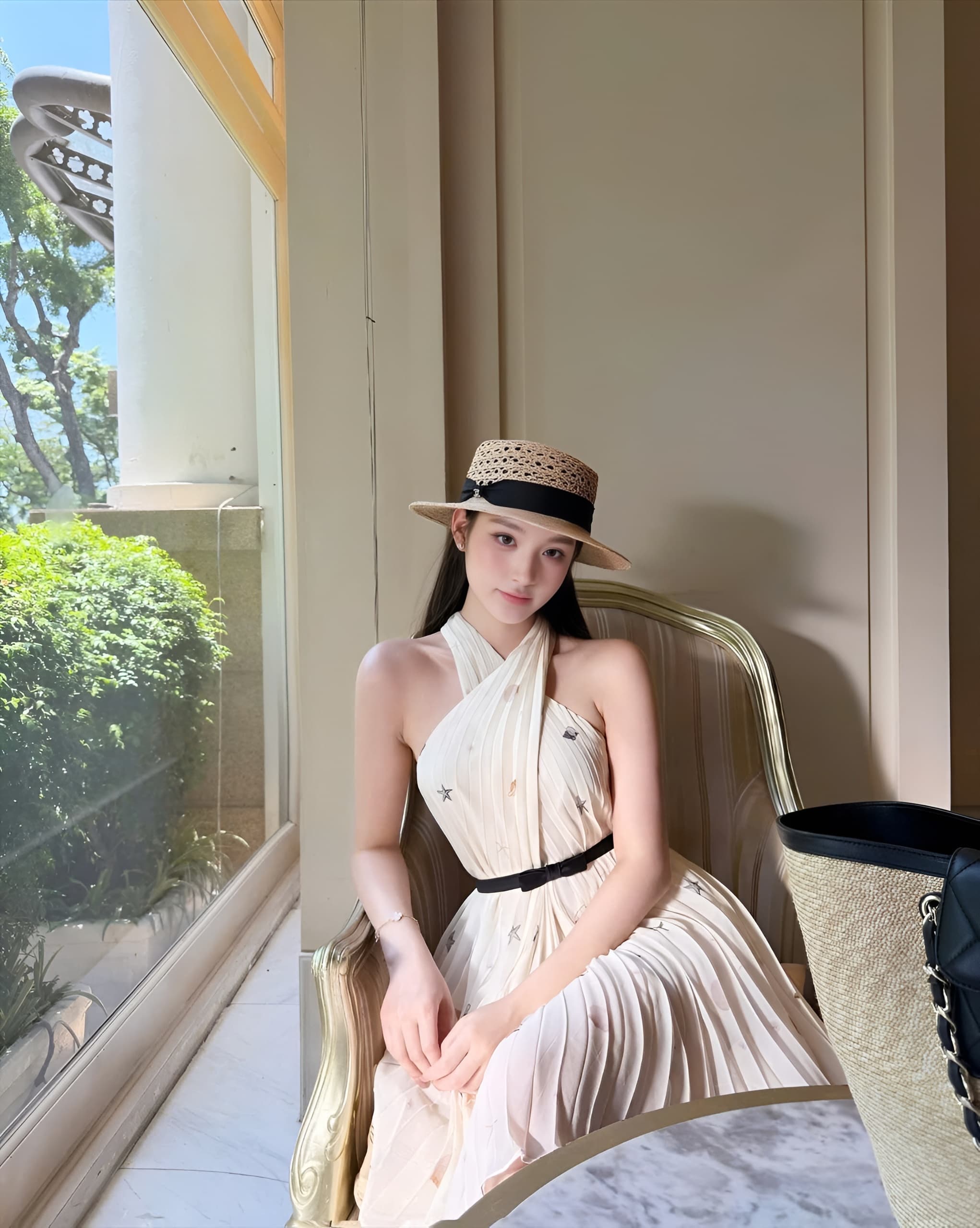 Đầm Tơ Cổ Yếm Xếp Ly Họa Tiết Sao Biển - Stella Dress — chi tiết